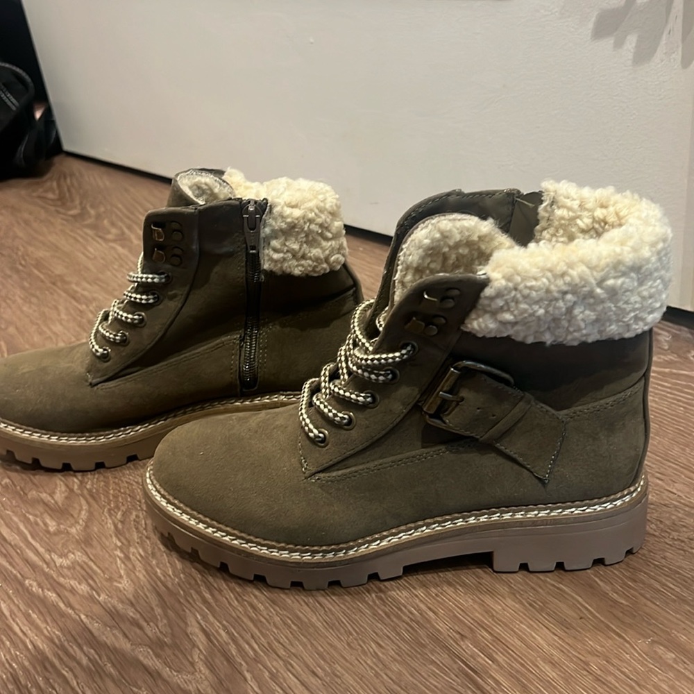 Size 7.5 women’s winter boots